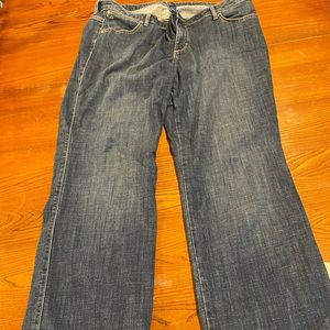 Women’s Wrangler Aura 20W average. Some hem wear